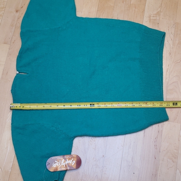 Shapely Knits - Picture 7 of 8